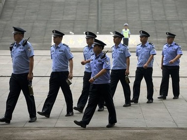 В Китае во время беспорядков полицейские застрелили восемь человек
