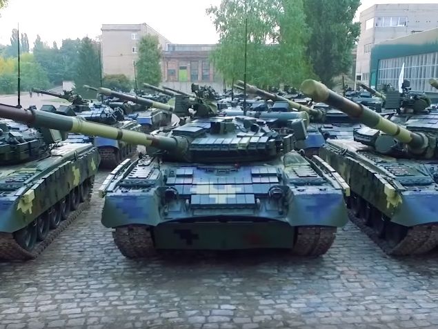 ﻿Порошенко показав нову техніку, передану українській армії. Відео