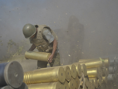 Пресс-центр АТО: Боевики обстреляли позиции украинских военных вблизи Попасной и донецкого аэропорта