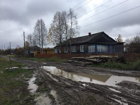 В расследовании говорится, что Мишкин жил в селе Лойга до переезда в Санкт-Петербург