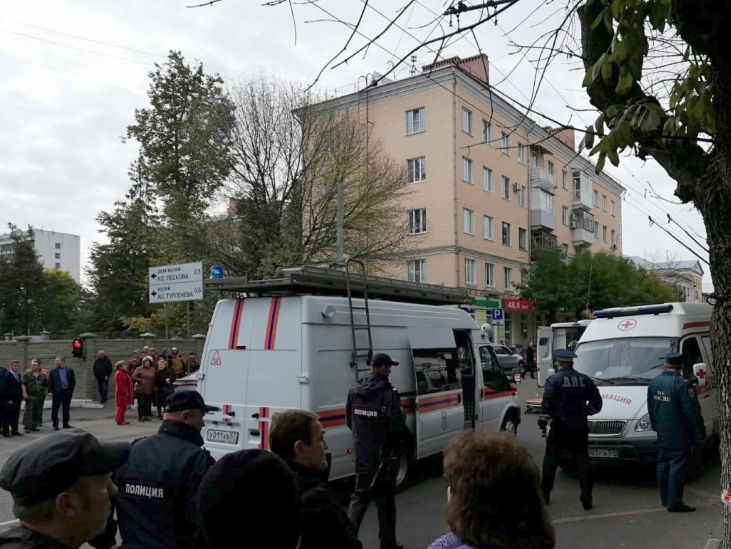 ﻿У російському Орлі тролейбус наїхав на зупинку, загинуло троє осіб