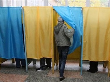 КИУ: Выборы можно провести лишь в половине округов Донбасса