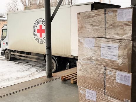 На оккупированные территории Донбасса проехали 12 грузовиков с гуманитарной помощью от Красного Креста