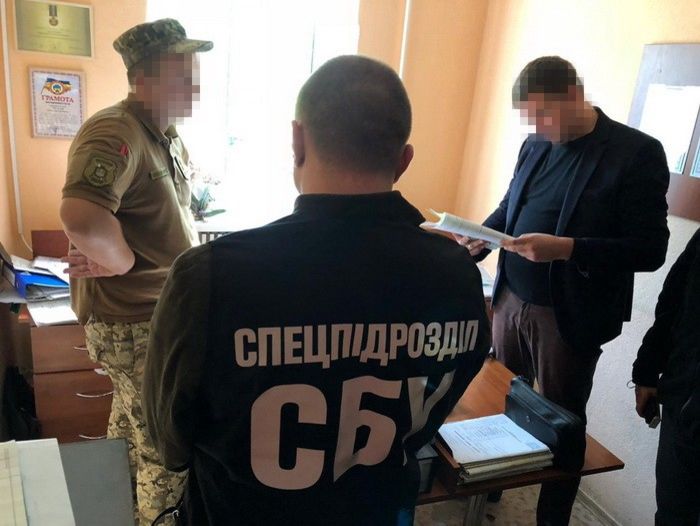 ﻿У СБУ повідомили про затримання в Одесі воєнкома, який брав хабарі за видавання військових квитків