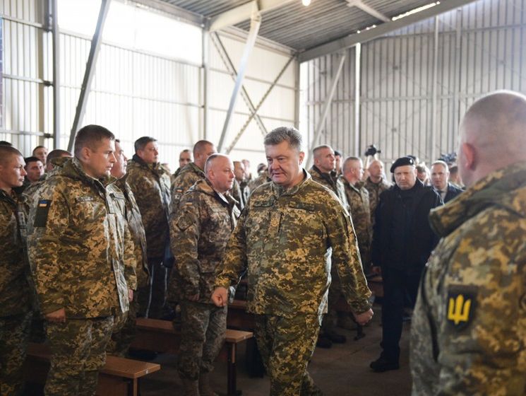 Порошенко подписал закон о приветствии "Слава Украине! Героям слава!" в ВСУ