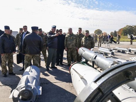 Порошенко: Сокровищ гетмана Полуботка мы до сих пор не нашли. Поэтому программа модернизации армии рассчитана не на недели и не на месяцы