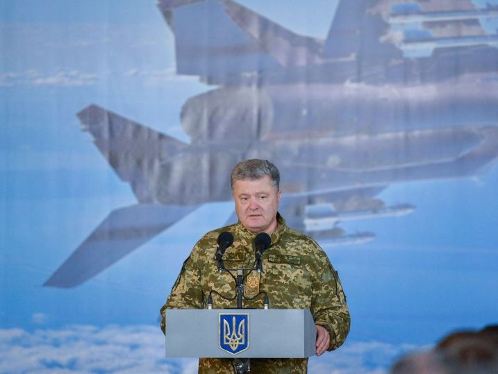 Порошенко заявил, что денежное обеспечение украинских военных должно повышаться