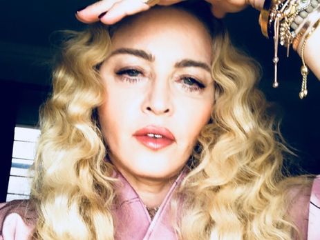 Приемная дочь Мадонны на пианино сыграла Баха