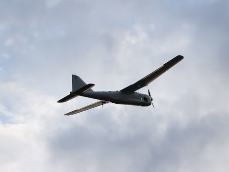 ﻿Українські військові заявили, що збили ударний безпілотник бойовиків, який летів у бік Лисичанського нафтозаводу