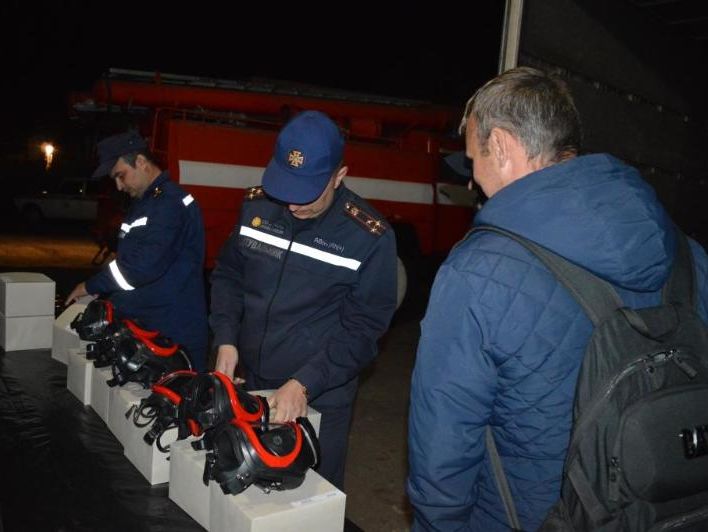 Германия передала украинским спасателям оборудование стоимостью €200 тыс. для ликвидации пожаров на арсенале в Ичне