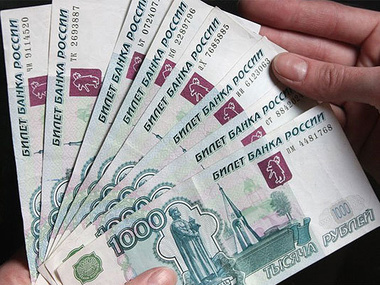 Российский рубль продолжает дешеветь