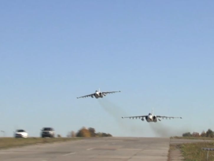 ﻿Об'єднані сили ЗСУ провели навчання із застосуванням авіації. Відео