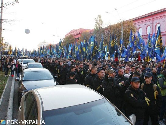 В Киеве установили рекорд по массовому исполнению гимна украинских националистов