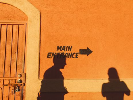 США отозвали нескольких агентов ФБР из-за границы. Их подозревают в участии в секс-вечеринках – WSJ