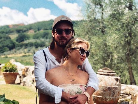 Хадсон показала, как ее муж общается с новорожденной дочерью