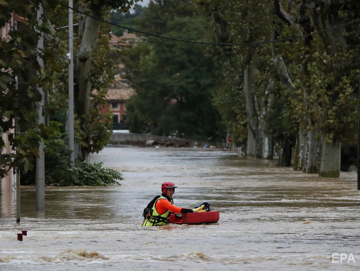 Унаслідок повені на півдні Франції загинуло 13 осіб 