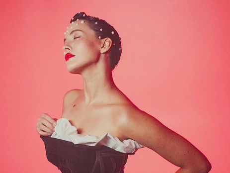 Астафьева показала подборку образов из клипа Fetish