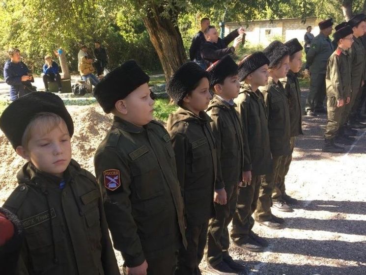 Школьники в Керчи приняли присягу казаков и отряда друзей ФСБ &ndash; правозащитники