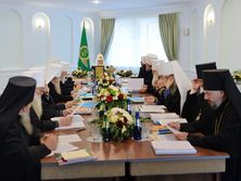 Синод РПЦ розірвав відносини з Константинополем, у ЄС затвердили режим санкцій за застосування хімзброї. Головне за день