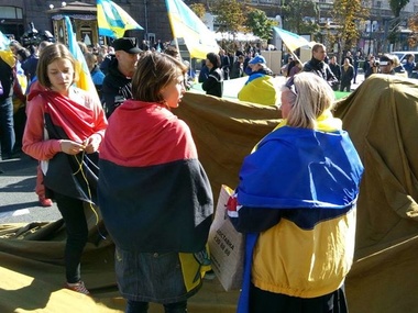 В Киеве на Майдане неизвестные провоцировали на драку митингующих из Харькова