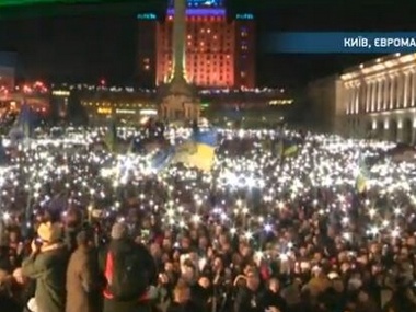 На Майдан массово прибывают люди
