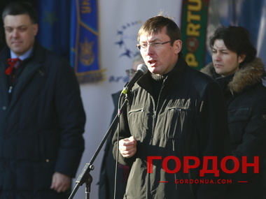 Луценко на Майдане рассказал о тактике укусов миллионов пчел и загадал три желания