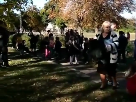 ﻿У школі Запоріжжя учениця розпилила газ із балончика, евакуйовано 353 людей – поліція