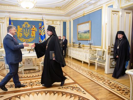 ﻿Порошенко: У Москві з нетерпінням чекали, що 14 жовтня в Україні хтось штурмуватиме храми. Вони навіть підготували своїх тітушок