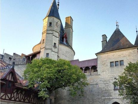 ﻿У Франції затримали підозрюваного в корупції українця, який жив у замку за €3 млн – Європол