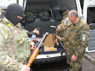 В Дебальцево милиционеры изъяли спрятанное от террористов табельное оружие местного горотдела МВД