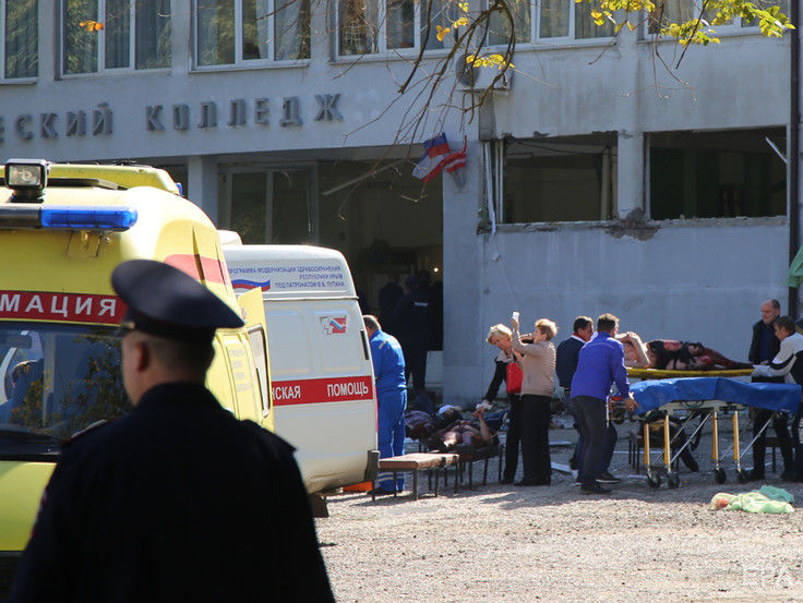 ﻿Матір підозрюваного в нападі на керченський коледж забрали на слідчі дії – ЗМІ