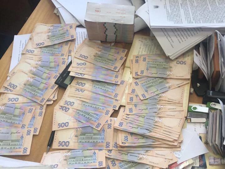 ﻿Під час отримання 590 тис. грн хабара затримали чиновника "Укравтодору"