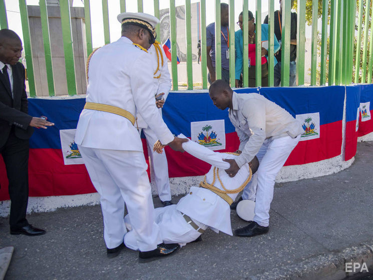 ﻿Протестувальники намагалися зірвати церемонію за участю президента Гаїті, поранено його охоронців