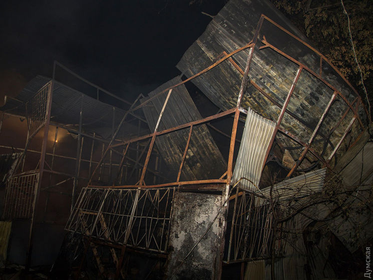 На одесском побережье сгорели 16 домиков для отдыха