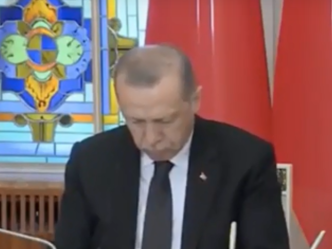 Эрдоган задремал во время речи Додона на пресс-конференции. Видео