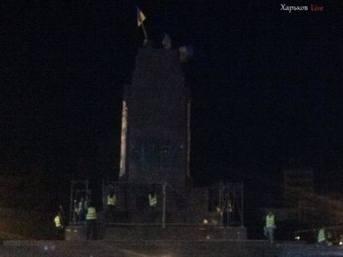 Соцсети: В Харькове на месте памятника Ленину возводят леса