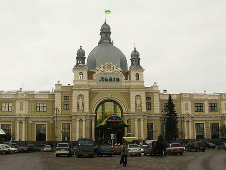 На львовском вокзале после сообщения о минировании эвакуировали 800 человек