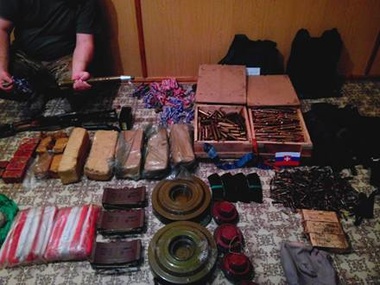 СБУ: В районе Лисичанска обнаружен тайник, в котором боевики хранили боеприпасы и взрывчатку