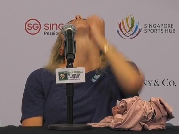 ﻿Світоліній стало зле на прес-конференції після перемоги у першому турі підсумкового турніру WTA