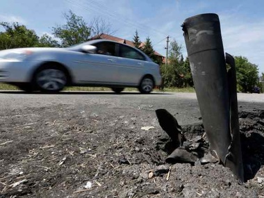 В Зугрэсе из-за взрыва снаряда погибли двое школьников, пятеро ранены