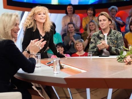 Пугачева показала ноги в мини по случаю дня рождения Юдашкина