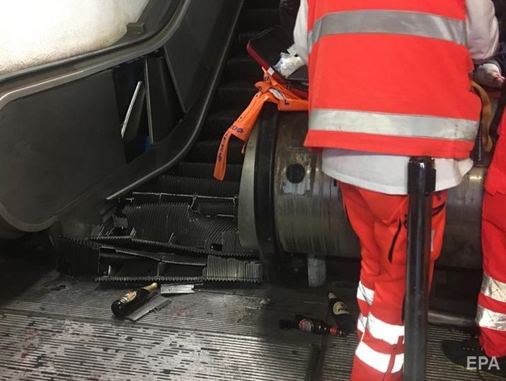 В метро Рима произошла авария на эскалаторе с российскими болельщиками, пострадали 20 человек. Видео