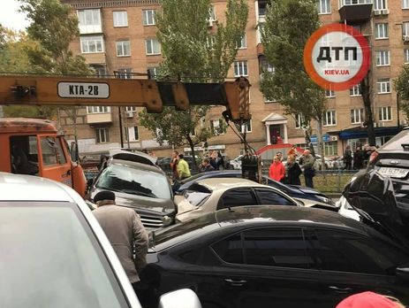В Киеве после массового ДТП с участием автокрана полиция открыла уголовное производство