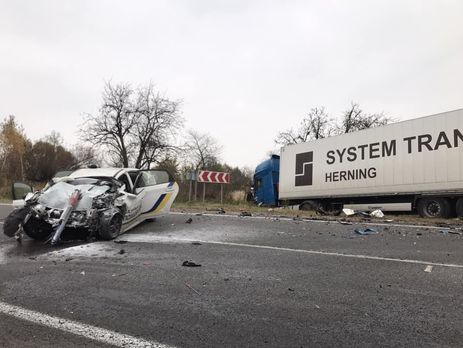 ﻿ДТП із Toyota Prius і фурою у Львівській області: помер другий патрульний