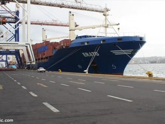﻿У Греції заарештували українського капітана іноземного судна, його донька повідомила, що справа пов'язана з наркотиками