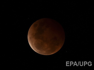 Кровавая Луна. Жители Земли наблюдали лунное затмение. Фоторепортаж
