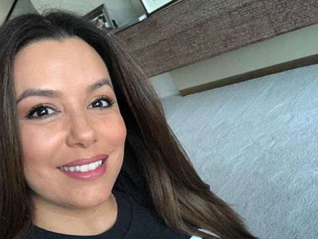 Лонгория сфотографировалась с сыном на руках