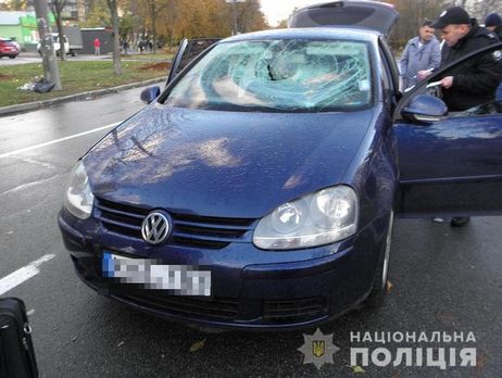 Грабители похитили из автомобиля мужчины, менявшего колесо, сумку с 800 тыс. грн