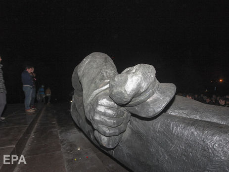 В Украине на открытом аукционе продали первый памятник Ленину