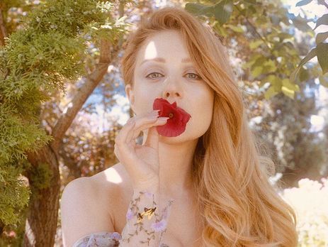 Тина Кароль устроила фотосессию в лесу